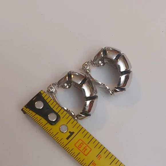 Vintage High Quality Segmented Silver Tone Huggie Clip On Earrings - Picture 5 of 6